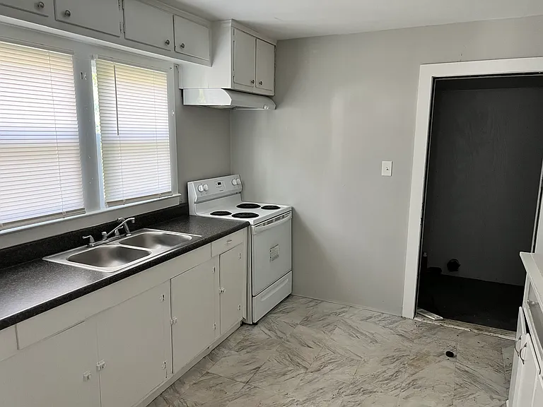 105 Myra St — Photo 6