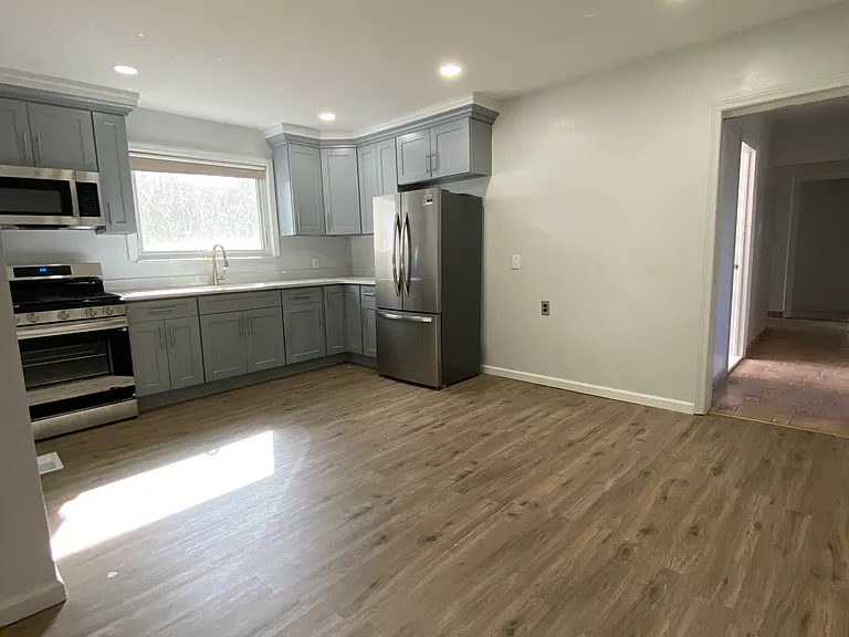 336 Scranton Ave #1 — Photo 47
