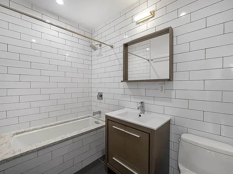 347 Lorimer St #2 — Photo 4