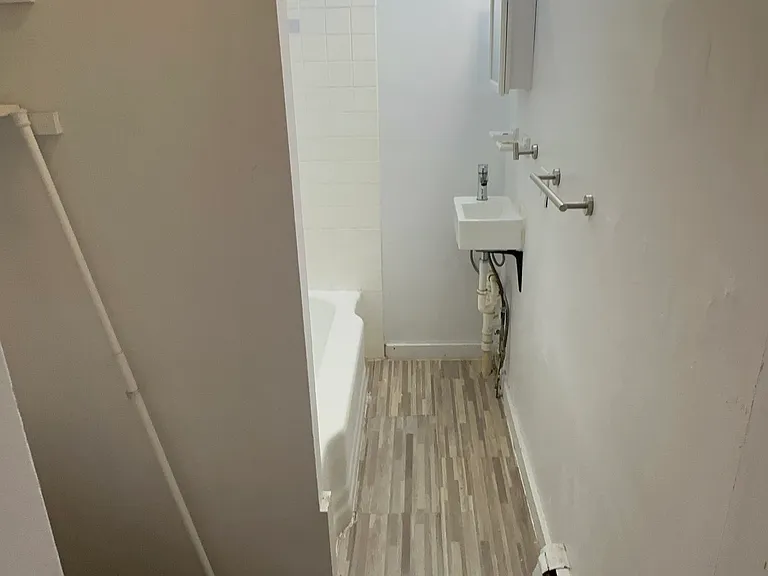14 Lester St #2L — Photo 19