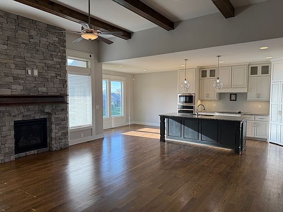 3rd image of 548 SE Colonial Dr