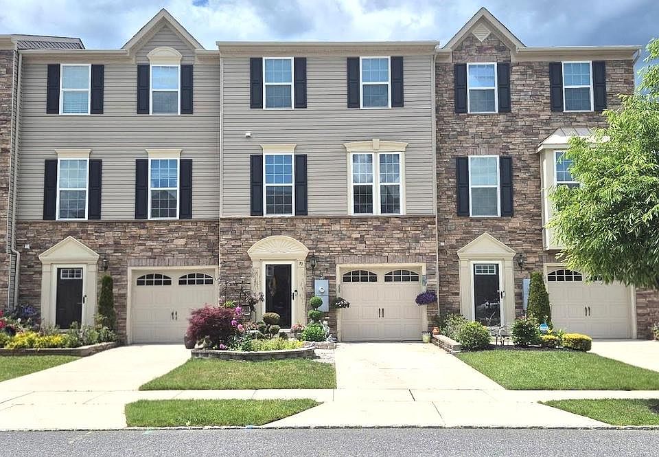 1st image of 70 Village Green Ln