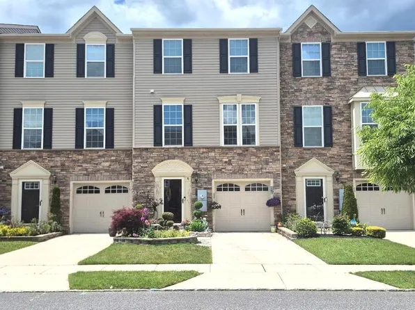 70 Village Green Ln, Sicklerville, NJ 08081