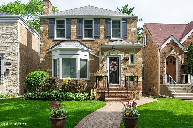 1st image of 4842 W Balmoral Ave