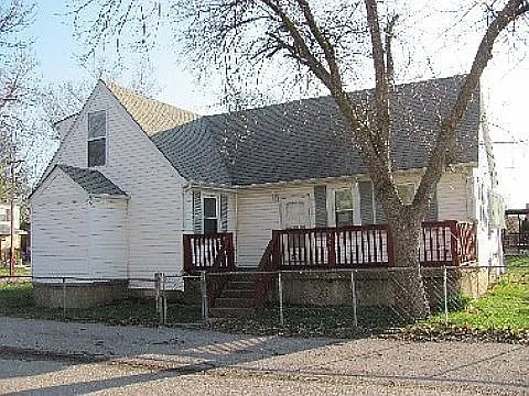 501 Benton St photo 1