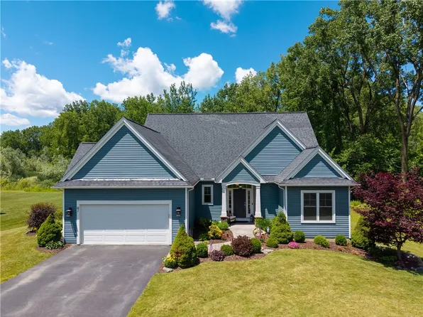 61 Copper Beech Run, Fairport, NY 14450