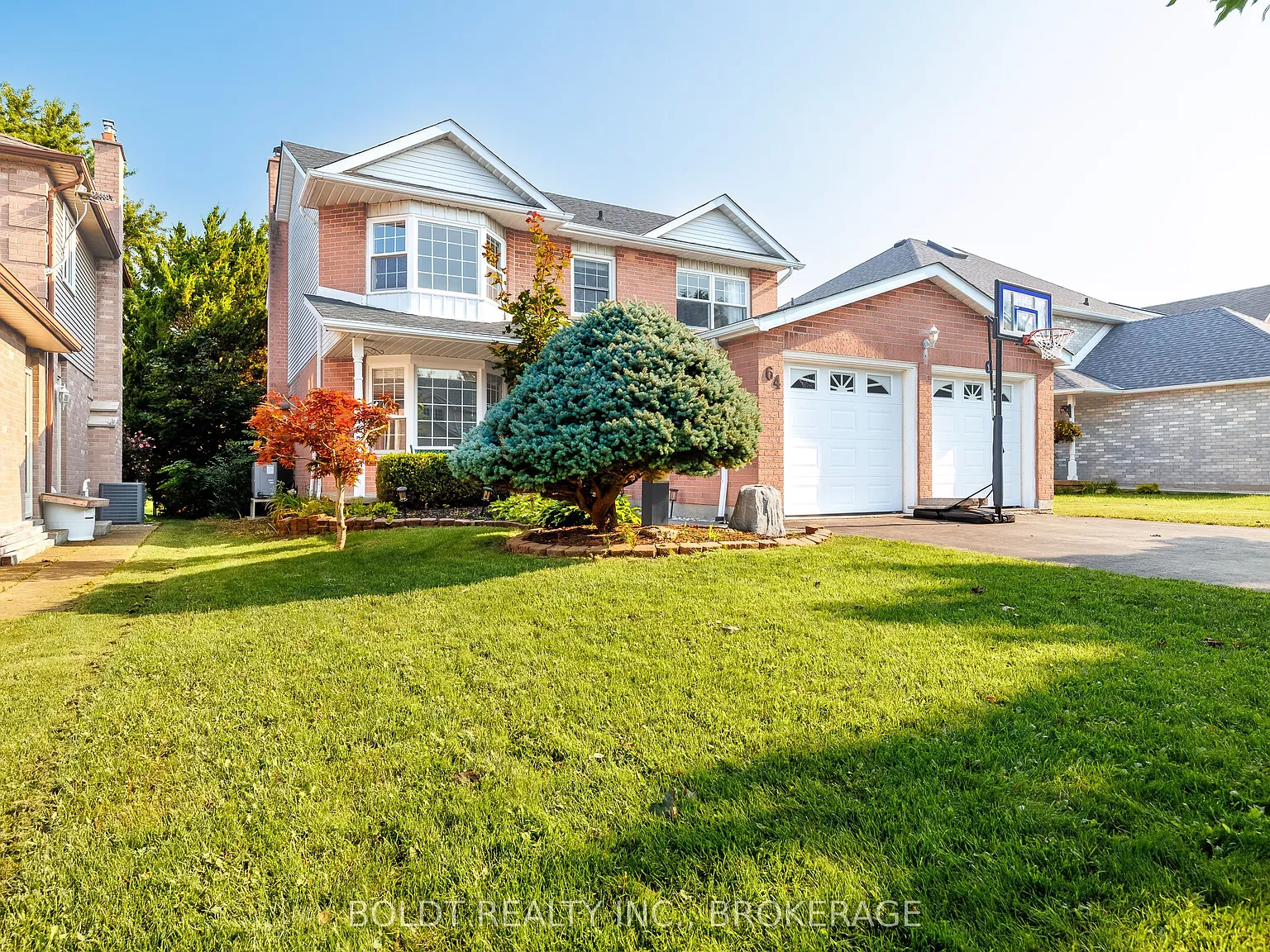 4 bed, $3,200 — Photo 1
