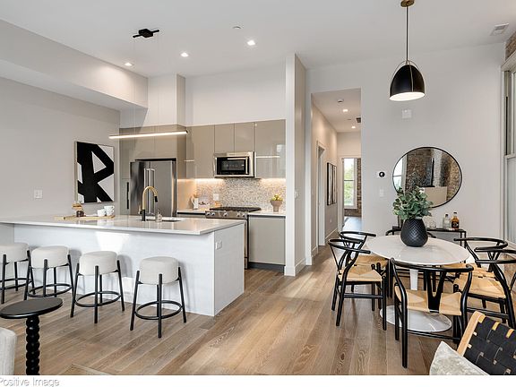 3rd image of 1810 N Wells St #304