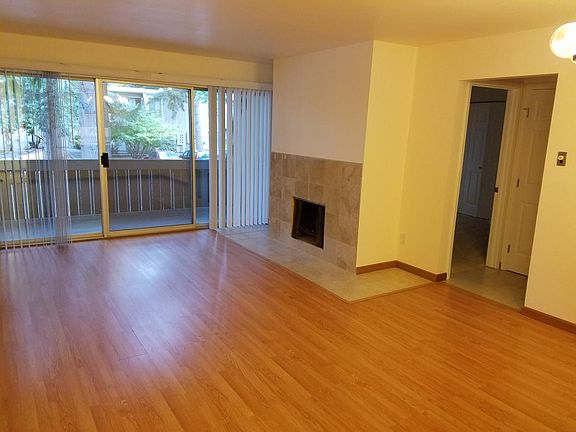 5th image of 4811 180th St SW APT D206