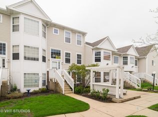 708 Hidden Creek Ln, North Aurora, IL 60542