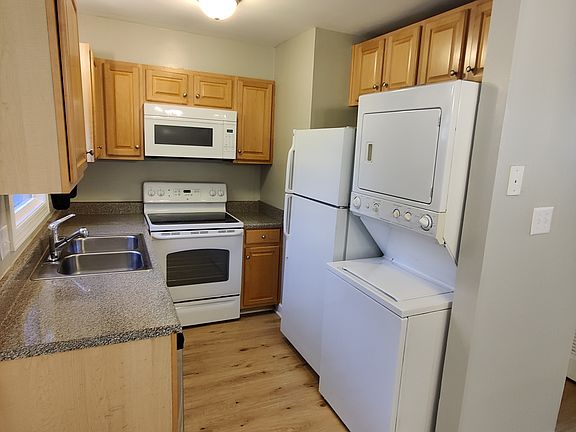 5th image of 204 Emerald Park Ct #204