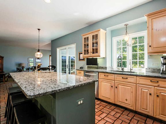 3rd image of 110 Mercer Ct SE