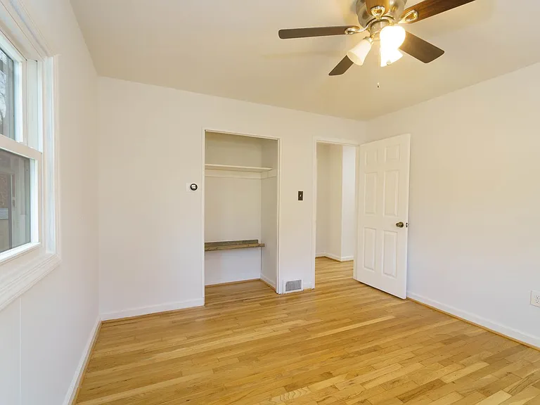 4400 Garrett Park Rd — Photo 10