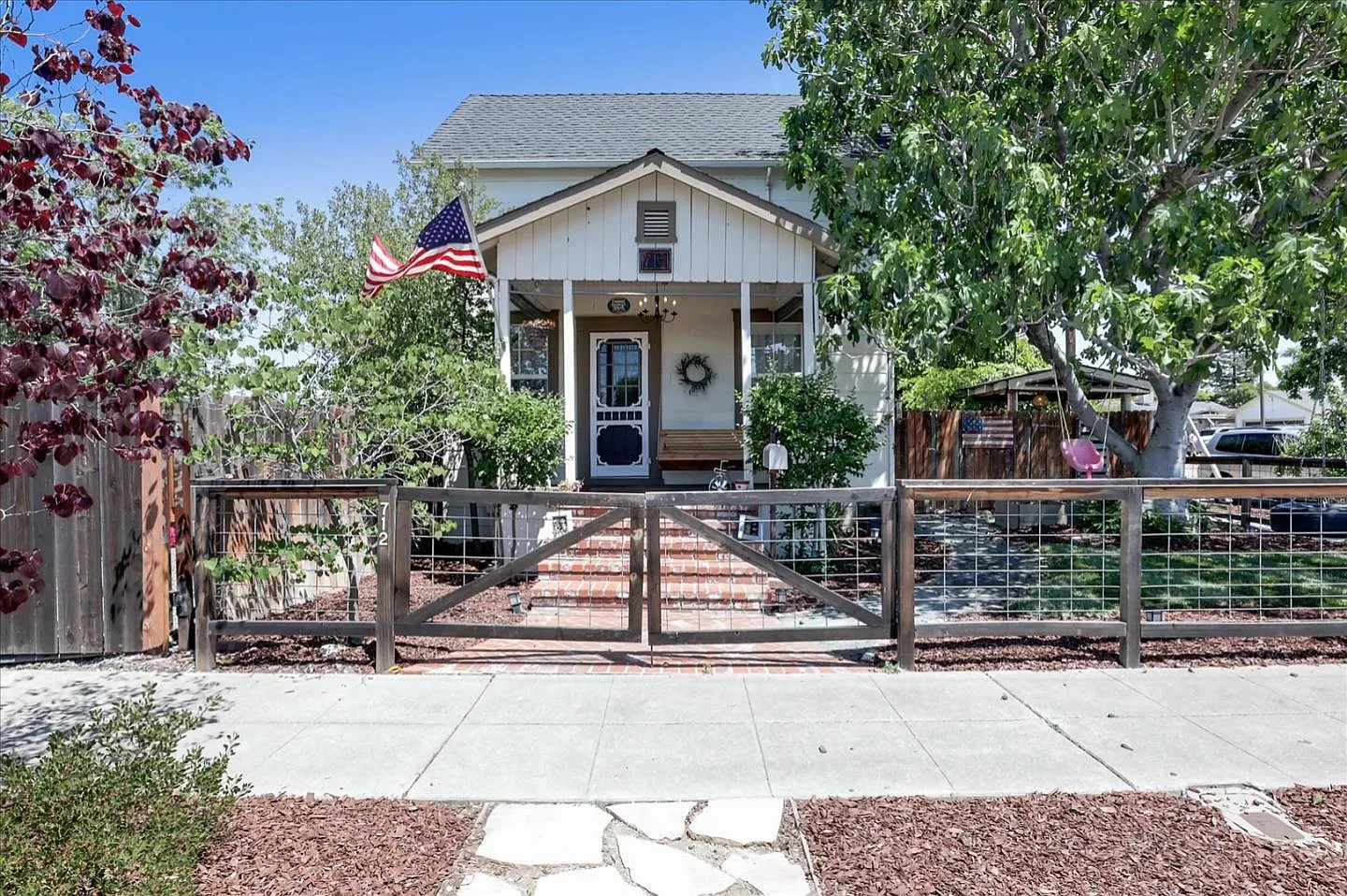 712 N P St photo 1