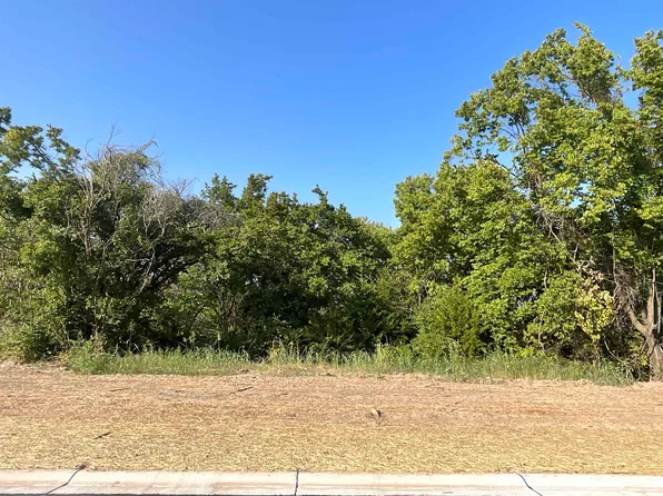 85 W Calvert St #D, Wichita, KS 67217