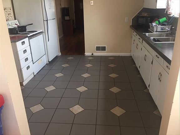 4th image of 372 Gladstone St