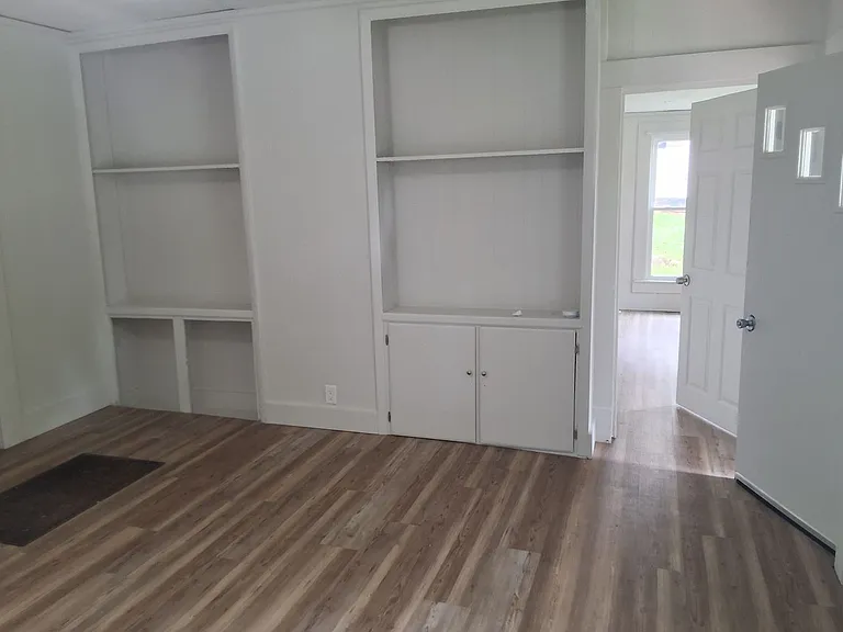 109 E Main St — Photo 16