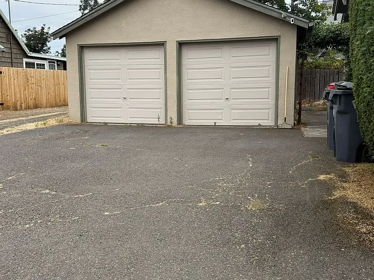 914 W 4th St — Photo 3