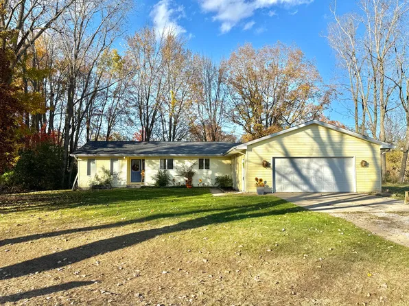3750 Greenacres Dr, Mount Pleasant, MI 48858