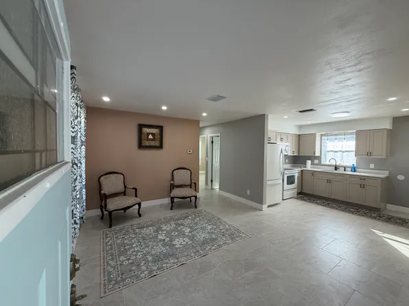 655 16th St NW #651, Largo, FL 33770