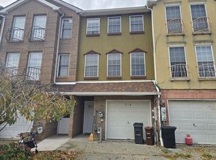 214 Essex Dr #A, Staten Island, NY 10314