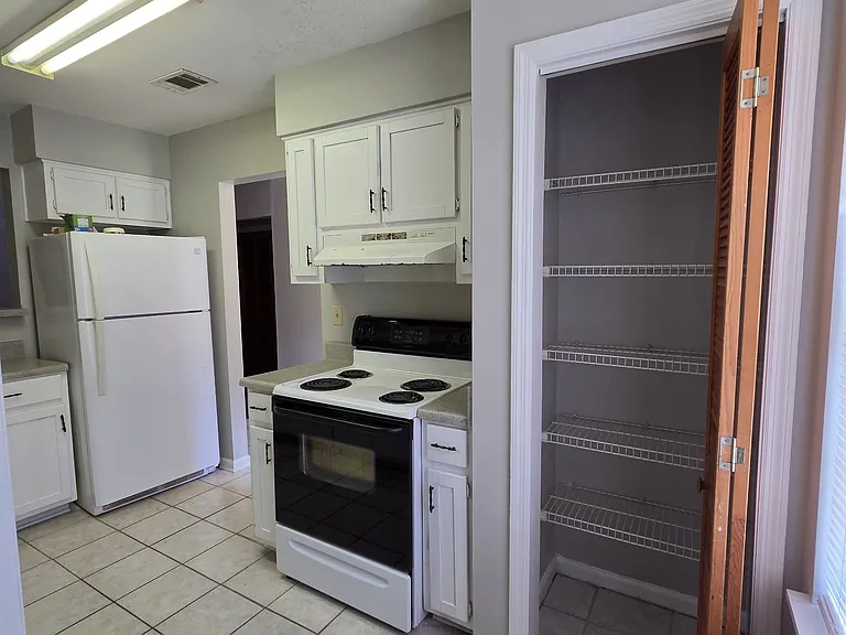 425 Admirals Walk Dr — Photo 7
