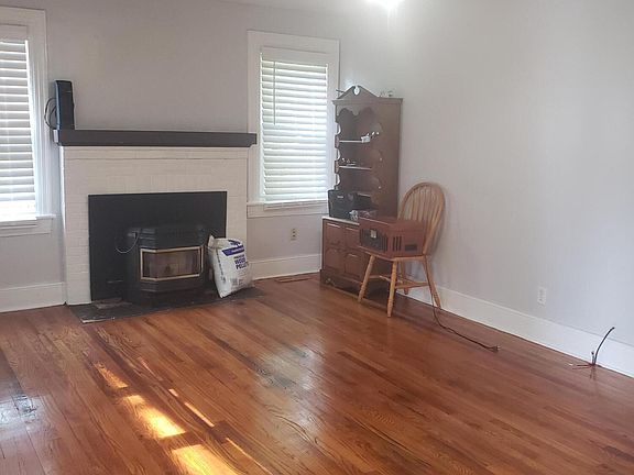 3rd image of 204 Arlington Circle