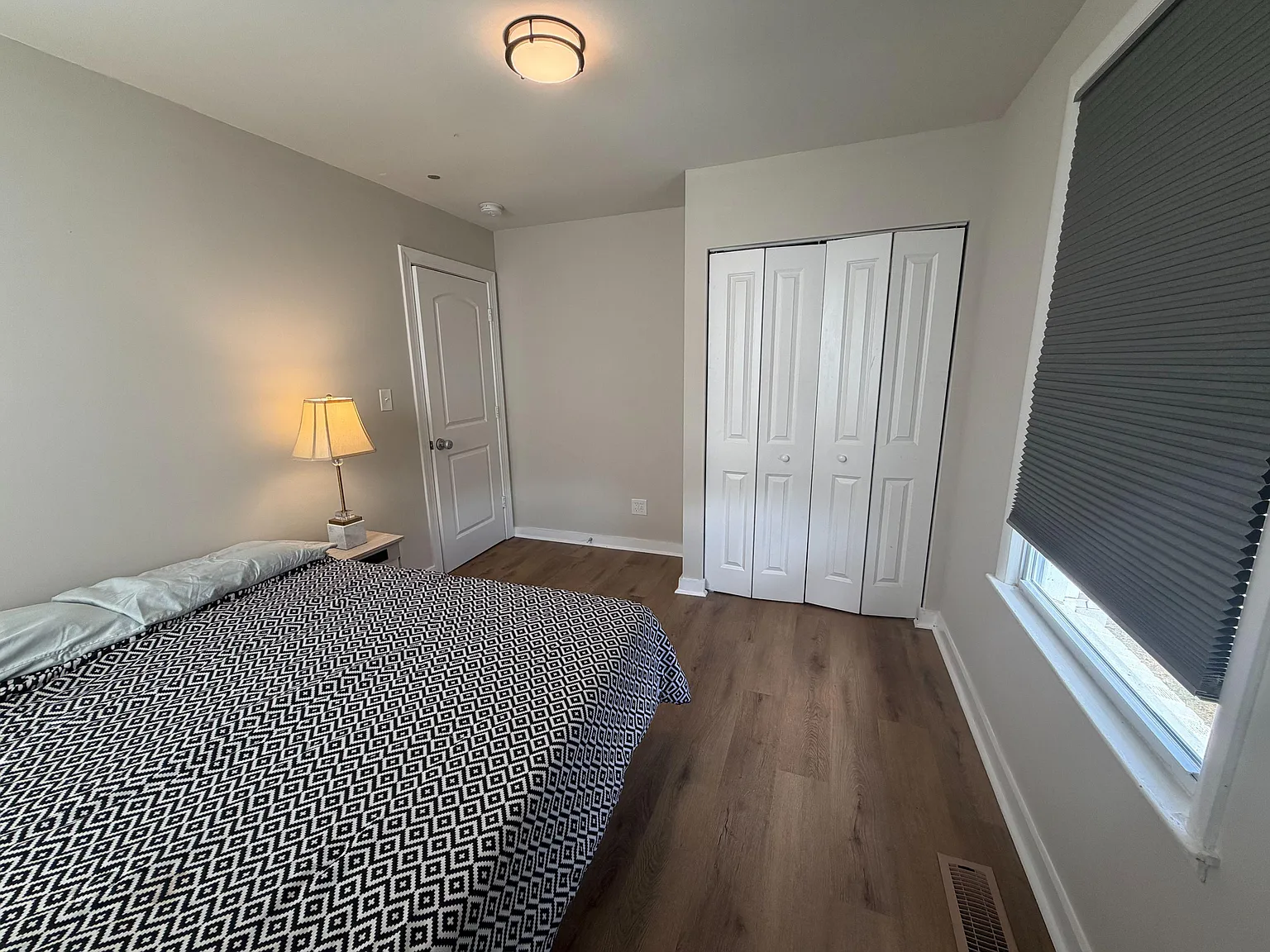 3 bed, 2.0 bath, 1300 sqft, $1,139 — Photo 2