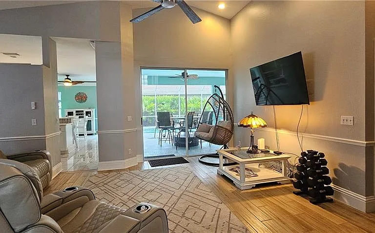 520 Crossfield Cir — Photo 5