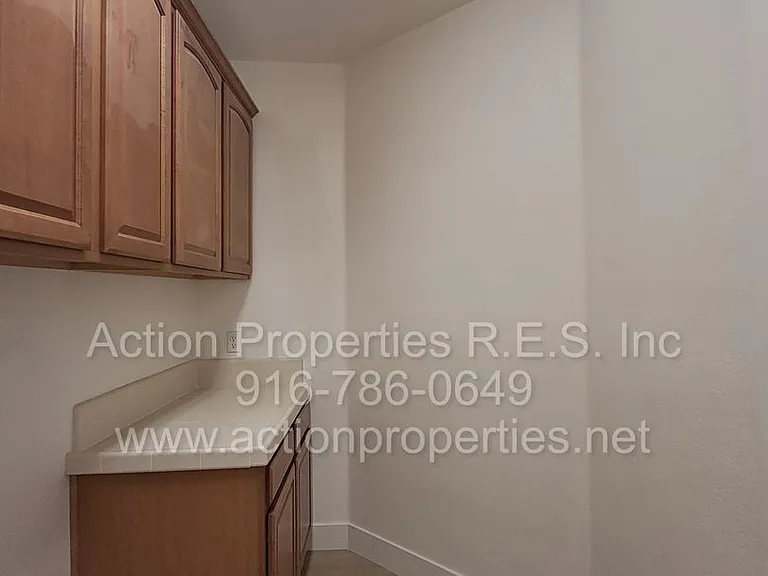 6145 Crater Lake Dr — Photo 51