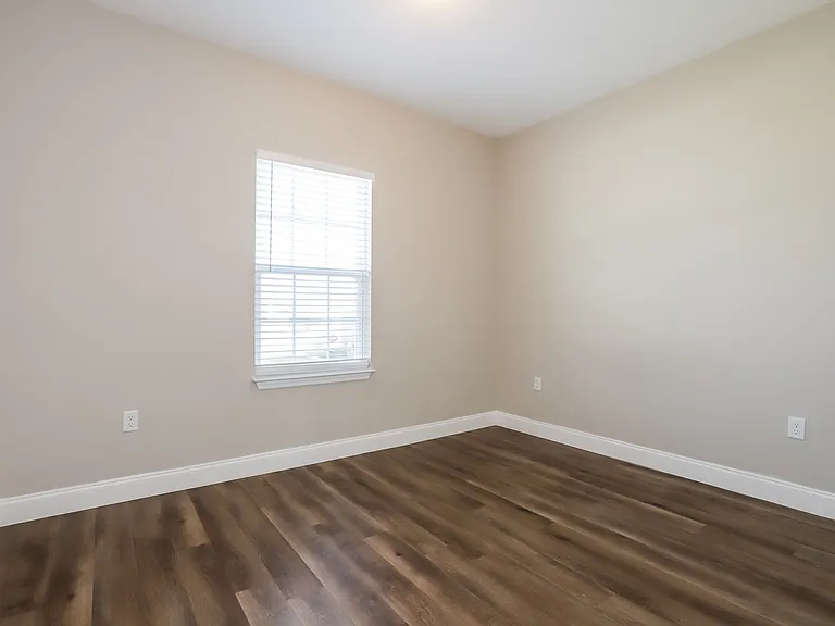708 Martin Ln — Photo 11