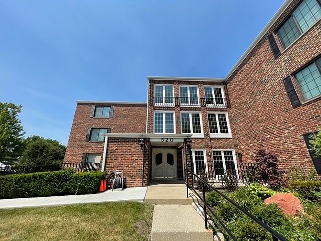 2nd image of 520 Biesterfield Rd APT 105