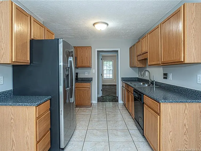 402 Roundtree Dr — Photo 15