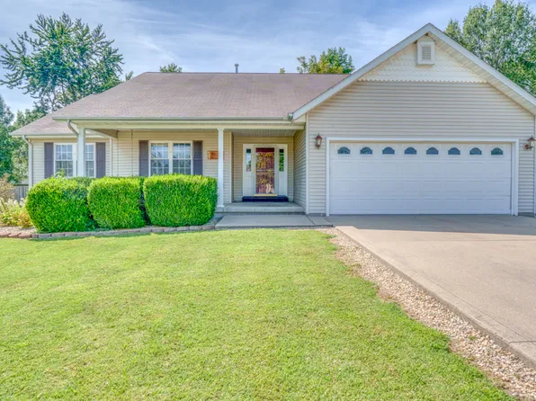 405 W Beacon Ct, Mount Vernon, IL 62864