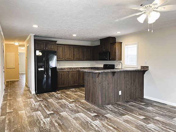 5th image of 812 Lookout Dr