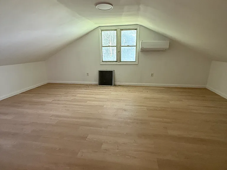 4374 E River Rd — Photo 15