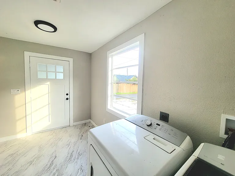 718 Perry Ave — Photo 25