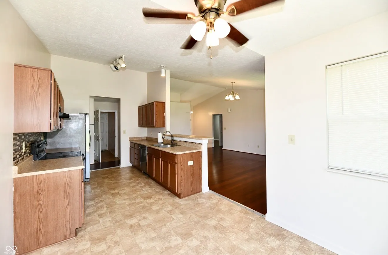 4 bed, 1609 sqft, $1,850 — Photo 4