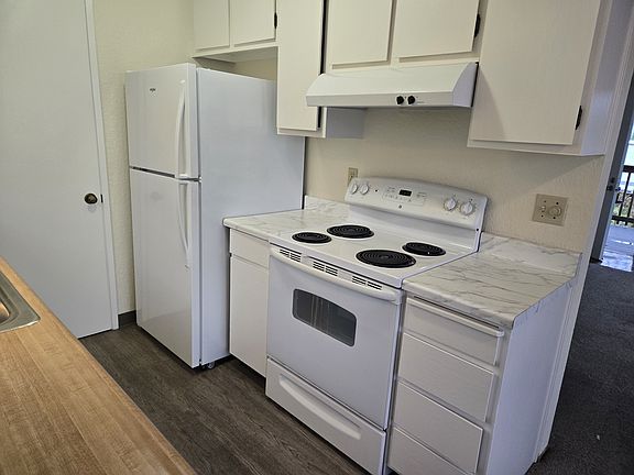 2nd image of 485 Laurel Ave #1