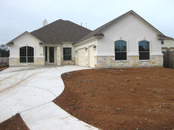 Cul-de-sac homesite with spacious front yard