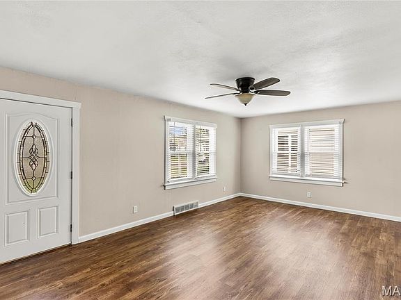 5th image of 1005 W Poplar St