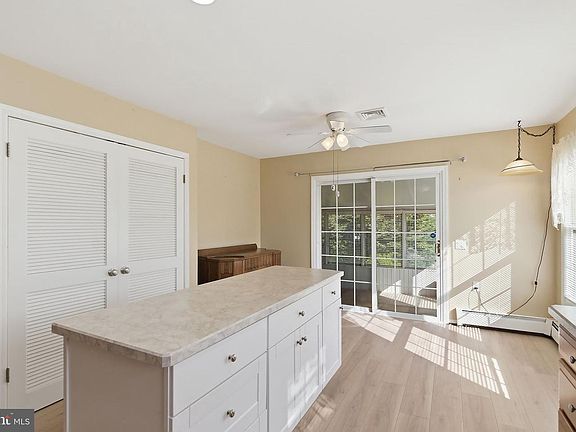 5th image of 55 Woodstock Dr