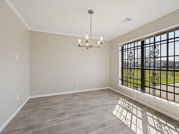 4th image of 3513 Barberry Dr