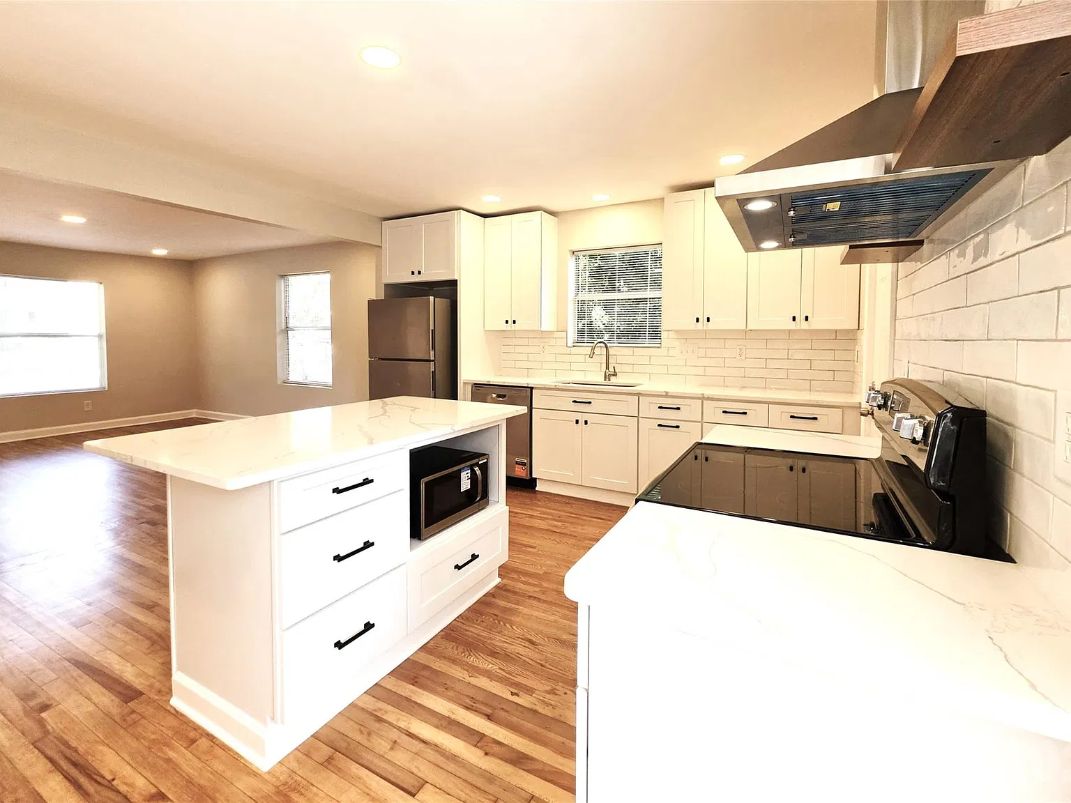 2 bed, 1.0 bath, 920 sqft, $1,575 — Photo 4