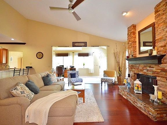 5th image of 3133 Shoreline Dr