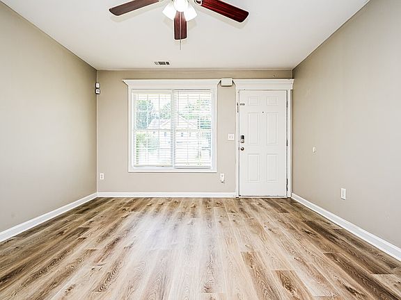 4th image of 5792 Castlebrook Dr