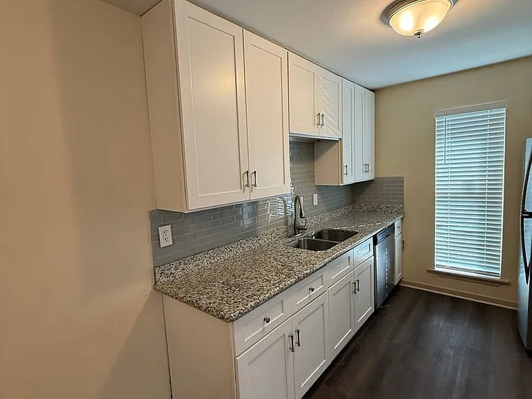 8181-8183 Jefferson Park Dr — Photo 17