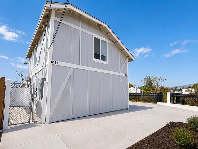 6187 Vanessa St — Photo 2