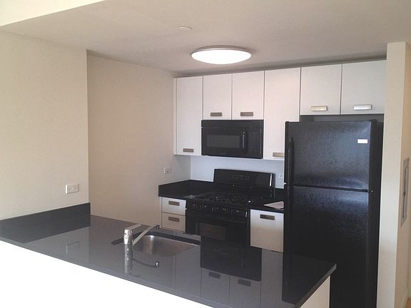 3rd image of 15 Dunham Pl APT 14A