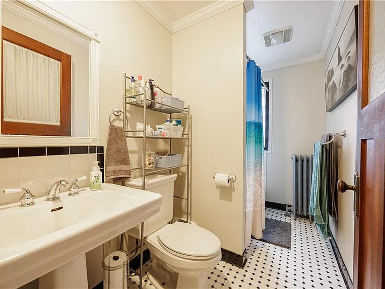 1077 Harvard St #1 — Photo 11
